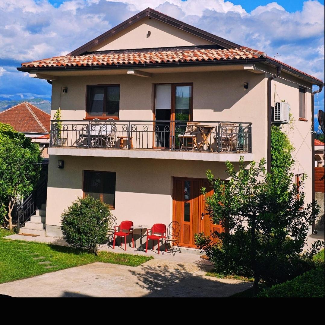 Apartments Aerodrom Podgoriţa Exterior foto