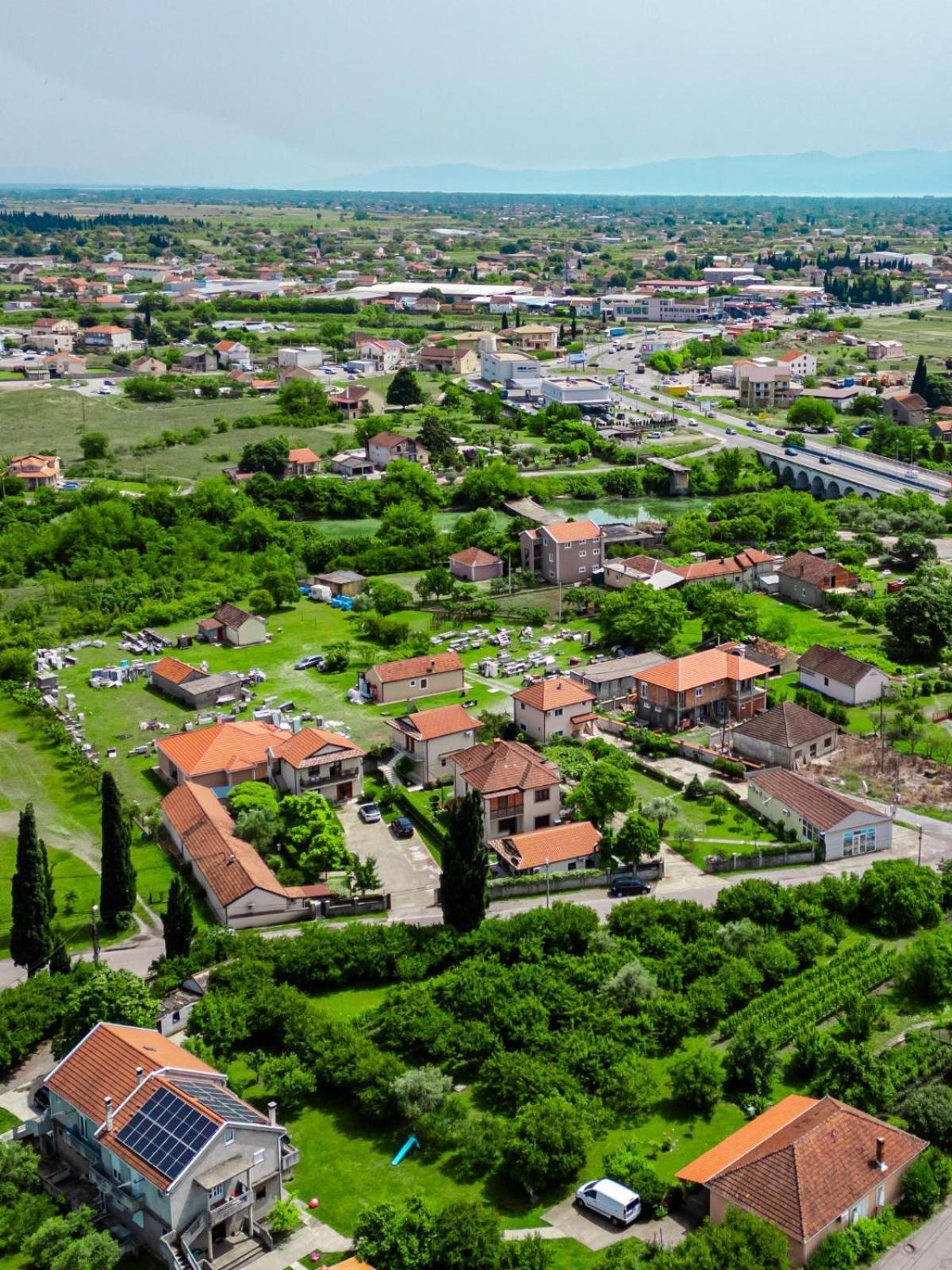 Apartments Aerodrom Podgoriţa Exterior foto