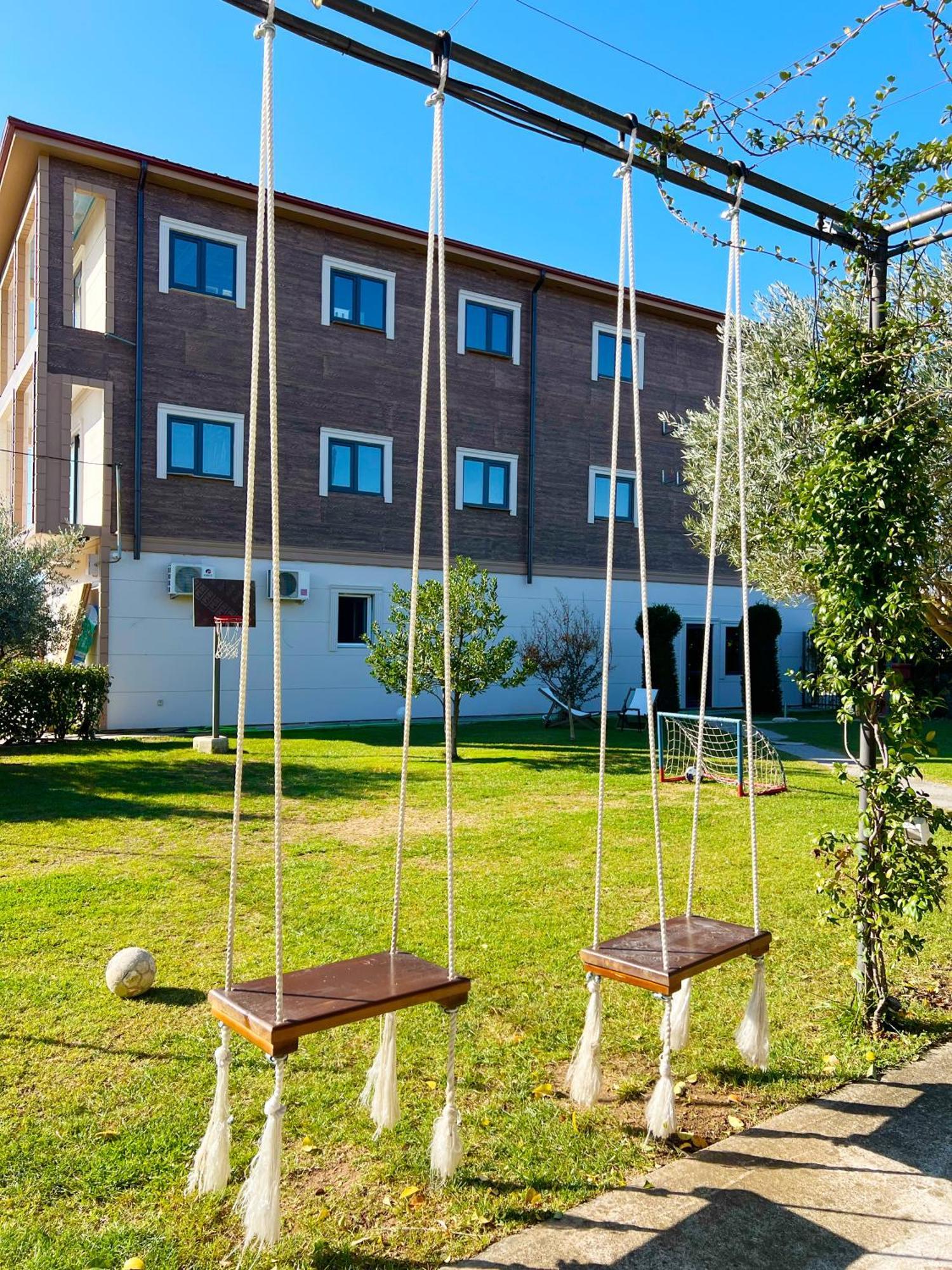 Apartments Aerodrom Podgoriţa Exterior foto