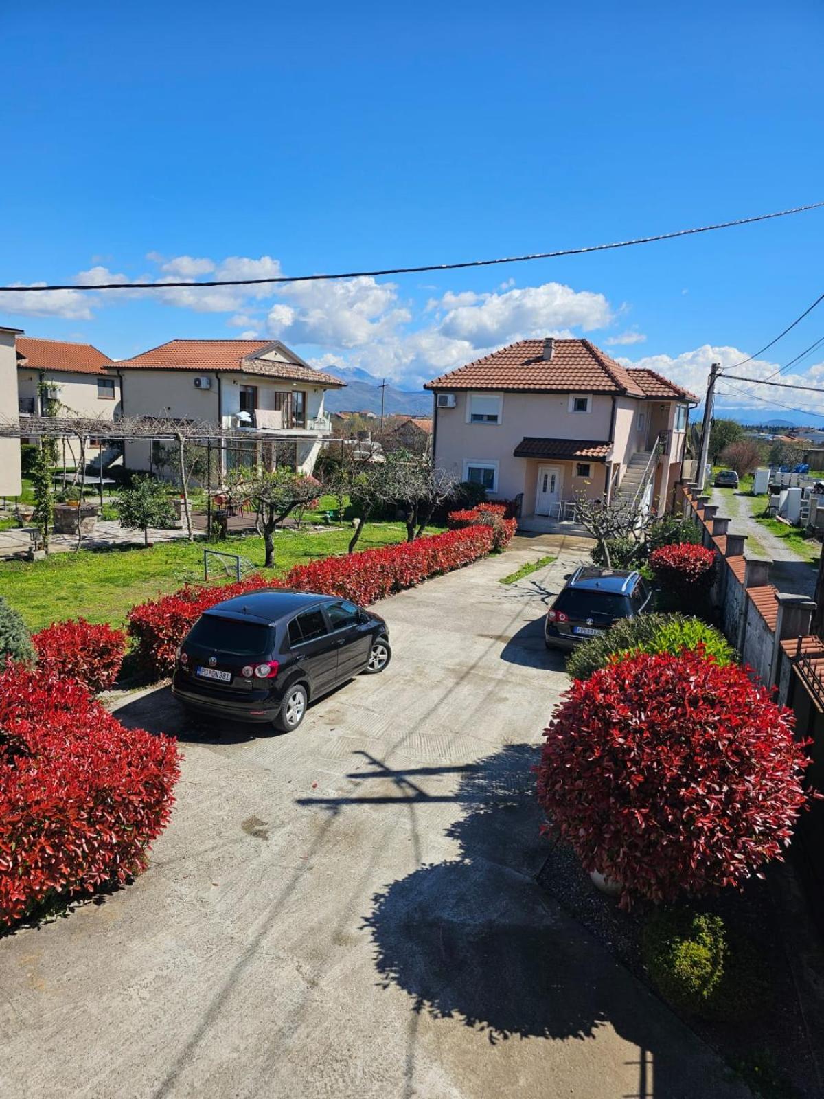 Apartments Aerodrom Podgoriţa Exterior foto